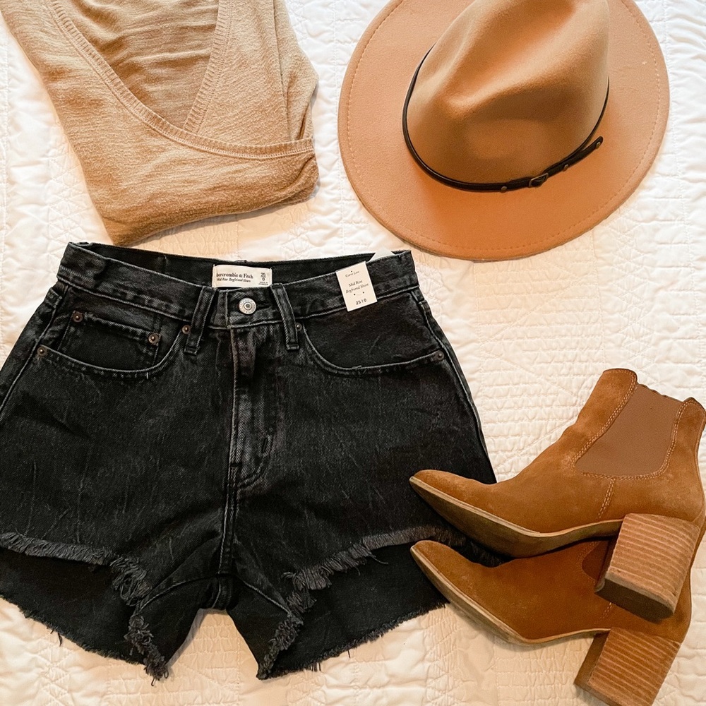 Abercrombie Curve love mod rise boyfriend short!